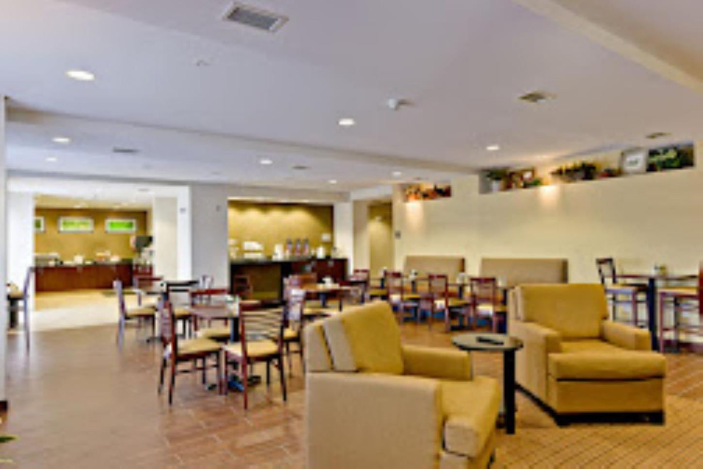 Wingate By Wyndham Jonesboro Hodge Hotel Exterior photo